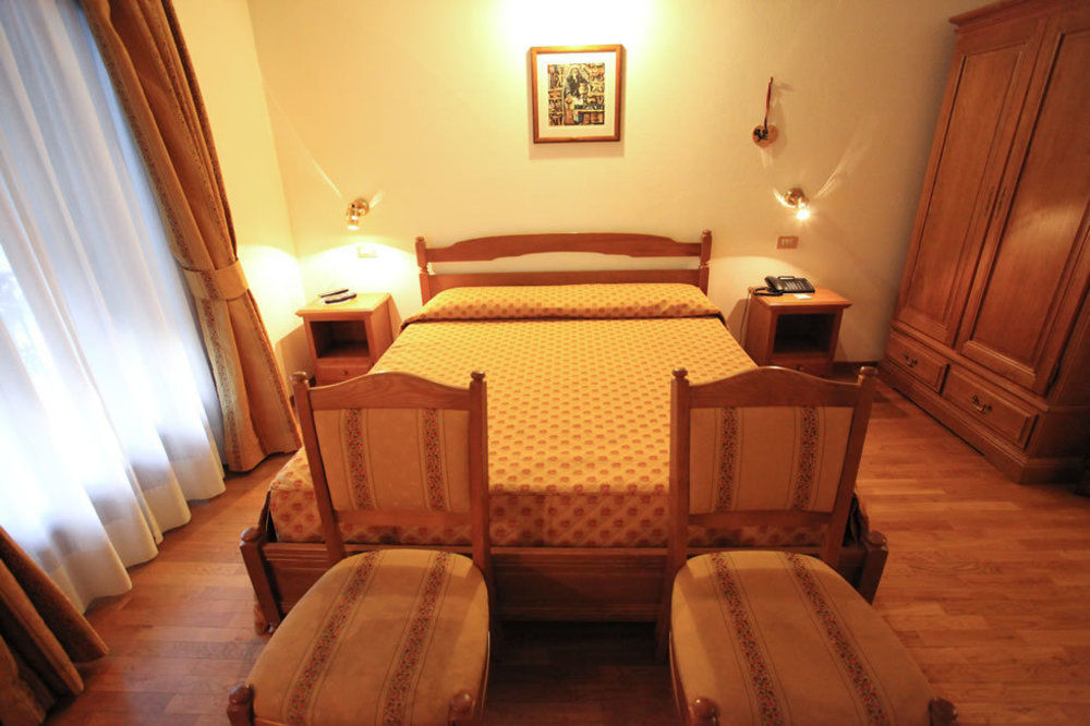 Hotel Berthod กูร์มาเยอร์ ภายนอก รูปภาพ